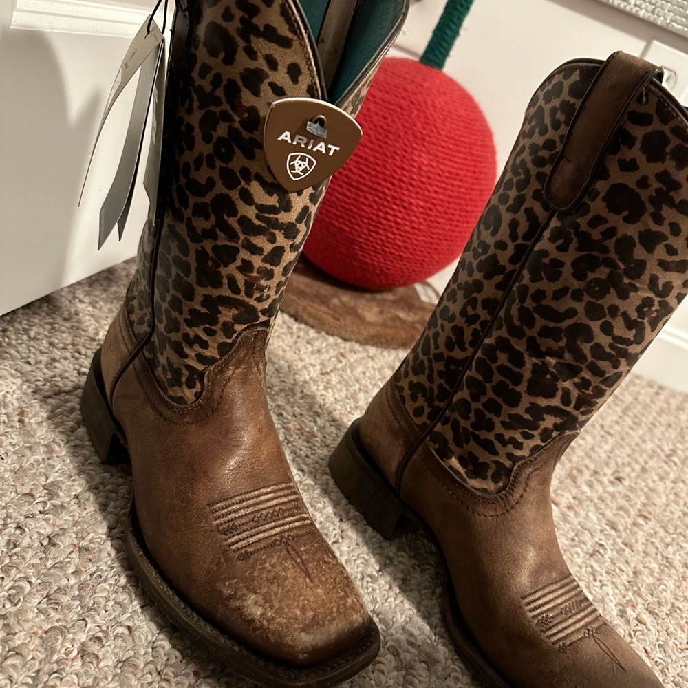 NWT Women’s Ariat Boots